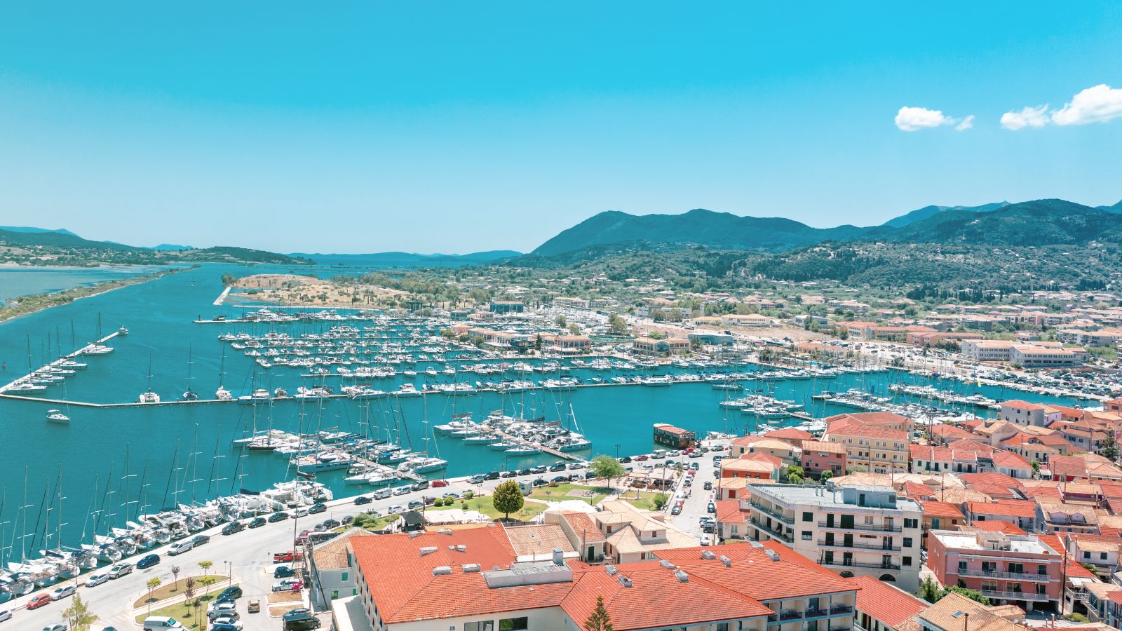 family-arriving-ionian-yacht-charter-greece.jpg Family Sailing Holidays in Greece - ionian - cyclades