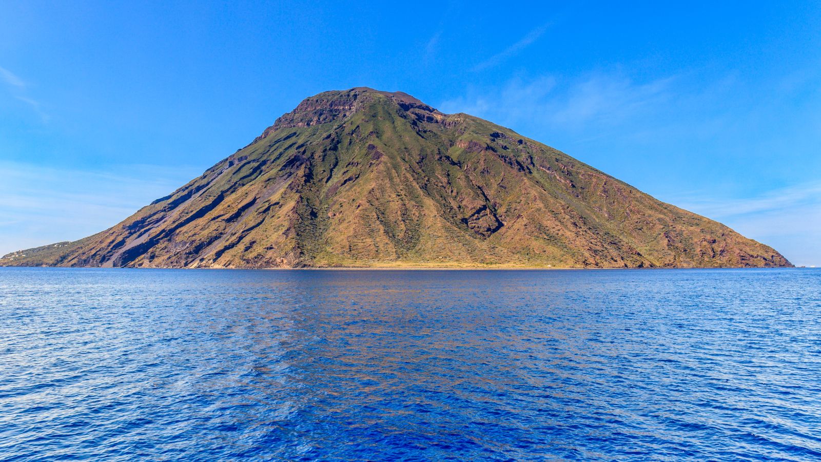 family-sailing-route-stromboli-panarea-italy Family yacht charter holidays in Italy - amalfi coast