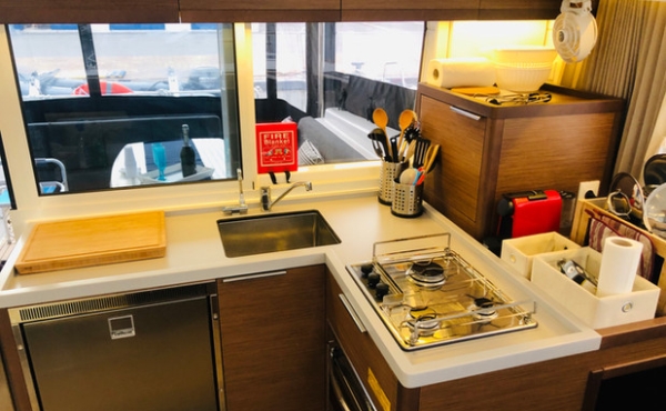 3_galley_lagoon_40_samana Superyachts For Sale and Charter 1uk.com - Superyachts For Charter