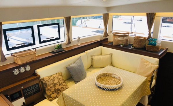 3_inside_seating_area_lagoon_40_samana Superyachts For Sale and Charter 1uk.com - Superyachts For Charter