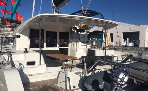 3_outdoor_view_of_lagoon_40_samana Superyachts For Sale and Charter 1uk.com - Superyachts For Charter